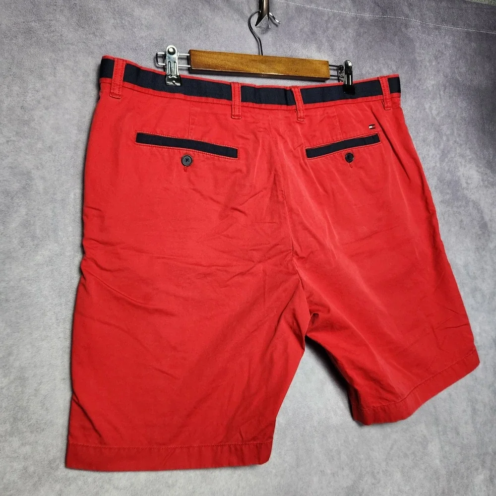 Tommy Hilfiger Mens Red Chino Shorts Navy Ribbon Trim Size 36 Flat Front Cotton